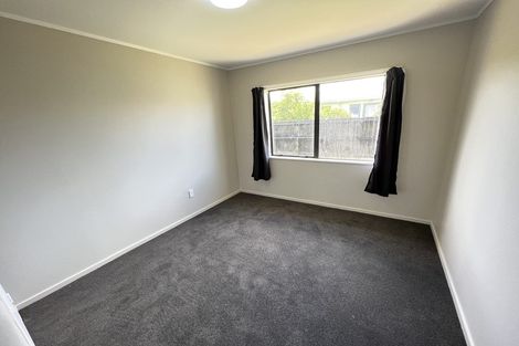 Photo of property in 2/11 De Bloge Place, Clendon Park, Auckland, 2103