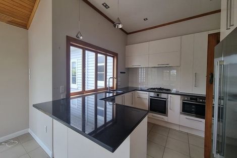 Photo of property in 41 Farm Road, Northland, Wellington, 6012