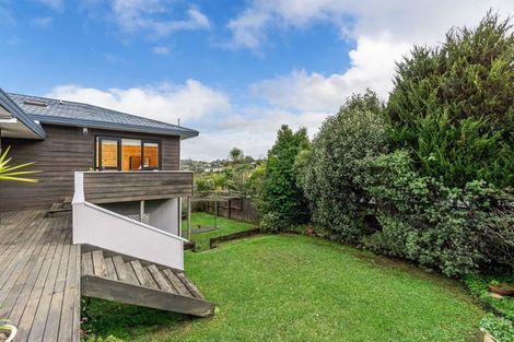 Photo of property in 2/6 Stoneleigh Court, Sunnynook, Auckland, 0632