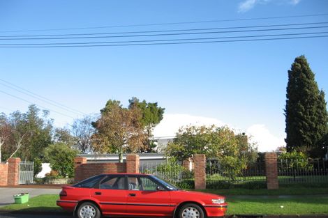 Photo of property in 70 Mellons Bay Road, Mellons Bay, Auckland, 2014