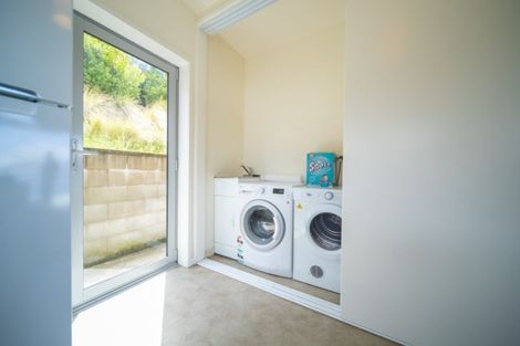 Photo of property in 129a Wynyard Crescent, Fernhill, Queenstown, 9300