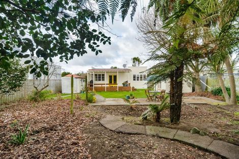 Photo of property in 22 Savage Crescent, West End, Palmerston North, 4412
