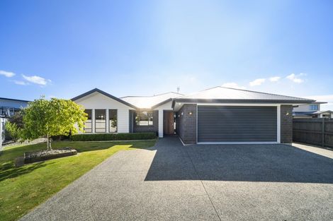 Photo of property in 25 Trump Place, Kelvin Grove, Palmerston North, 4414