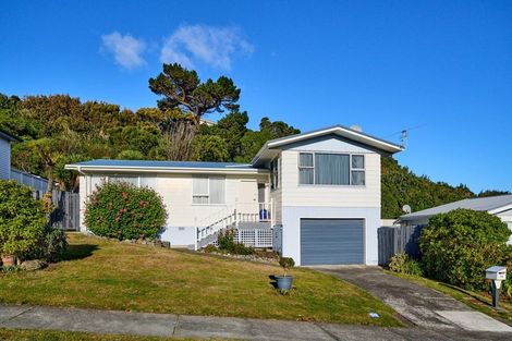 Photo of property in 54 Gloaming Hill, Titahi Bay, Porirua, 5022