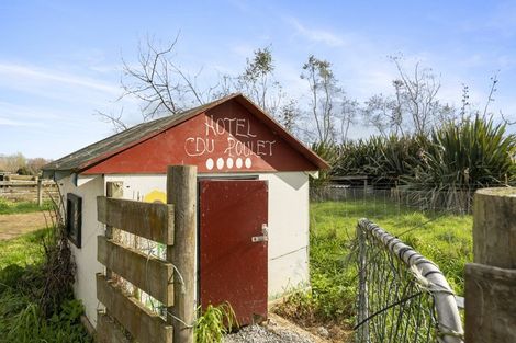 Photo of property in 103 Waikawa Beach Road, Manakau, Levin, 5573