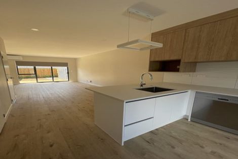 Photo of property in 5/58 Te Atatu Road, Te Atatu South, Auckland, 0610