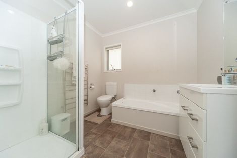 Photo of property in 10 Greenstone Grove, Brown Owl, Upper Hutt, 5018