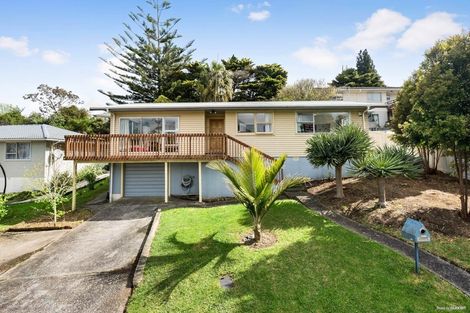 Photo of property in 8 Sequoia Place, Sunnynook, Auckland, 0620