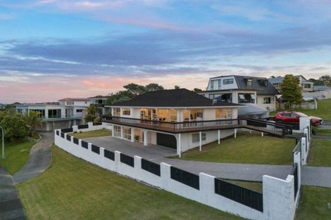 Photo of property in 254 Glamorgan Drive, Northcross, Auckland, 0630