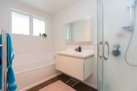 Photo of property in 29 Beaumont Crescent, Frankleigh Park, New Plymouth, 4310