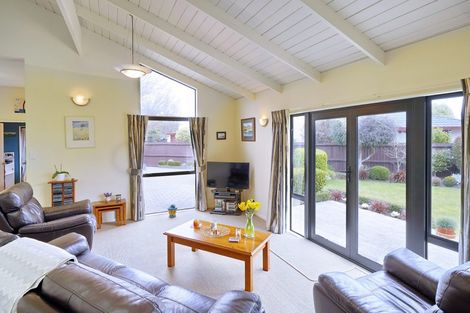 Photo of property in 17 Chatswood Place, Bishopdale, Christchurch, 8051