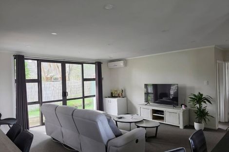 Photo of property in 2/57 Cardiff Road, Pakuranga, Auckland, 2010