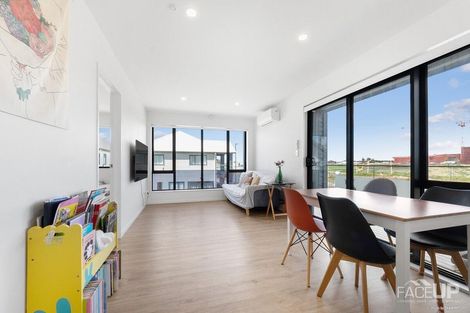 Photo of property in 2 Clay Lane, Hobsonville, Auckland, 0616