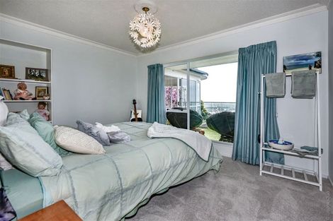 Photo of property in 220b Mount Pleasant Road, Mount Pleasant, Christchurch, 8081