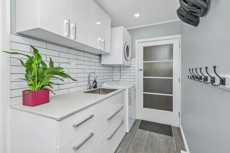 Photo of property in 413 Yaldhurst Road, Russley, Christchurch, 8042