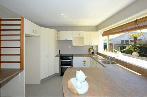 Photo of property in 2/10 Thistledown Place, Woolston, Christchurch, 8062