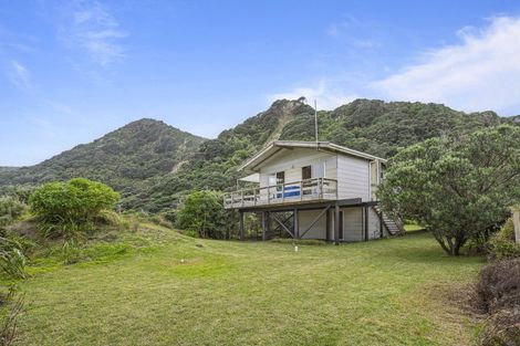 Photo of property in 36 North Piha Road, Piha, 0772