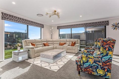 Photo of property in 14 Kaiaho Close, Aotea, Porirua, 5024