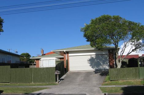 Photo of property in 35 Craigbank Avenue, New Lynn, Auckland, 0600