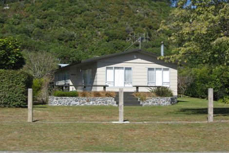 Photo of property in 34 Motuoapa Esplanade, Motuoapa, Turangi, 3382