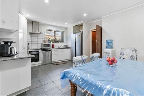 Photo of property in 39 Mcannalley Street, Manurewa East, Auckland, 2102