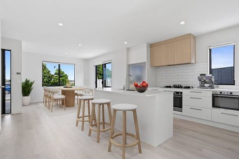 Photo of property in 15 Parkmore Drive, Rosehill, Papakura, 2113