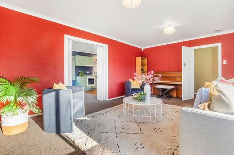 Photo of property in 2 Marsden Place, Awapuni, Palmerston North, 4412