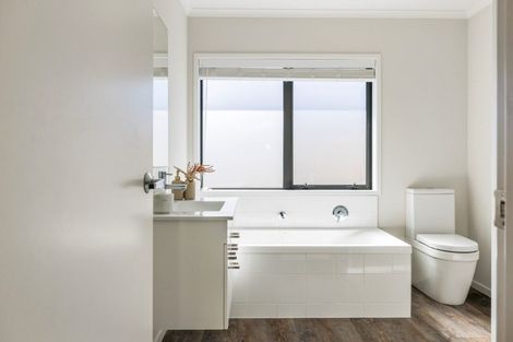 Photo of property in 11 Kahuparere Crescent, Pyes Pa, Tauranga, 3112