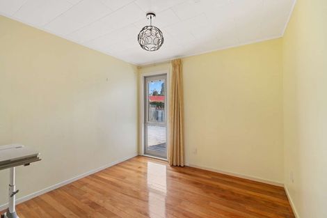Photo of property in 9 Cockayne Crescent, Sunnynook, Auckland, 0620