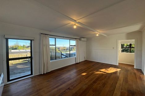Photo of property in 22 Mahoe Street, Otaki Beach, Otaki, 5512