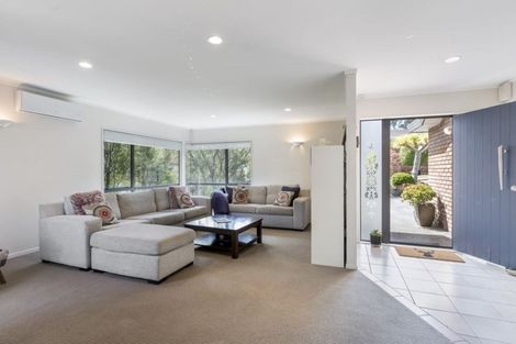 Photo of property in 22 Chedworth Drive, Glenfield, Auckland, 0629