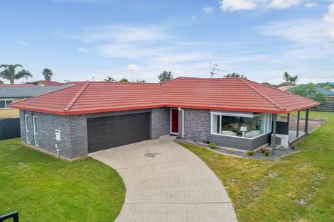 Photo of property in 35 Dalton Drive, Papamoa Beach, Papamoa, 3118