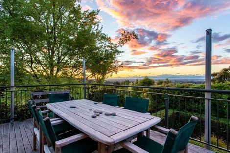 Photo of property in 82 Hackthorne Road, Cashmere, Christchurch, 8022