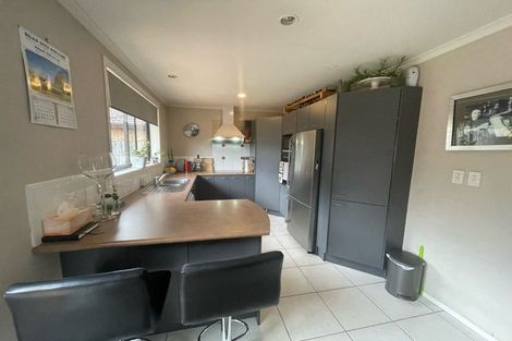 Photo of property in 8 Mt Lebanon Crescent, The Gardens, Auckland, 2105