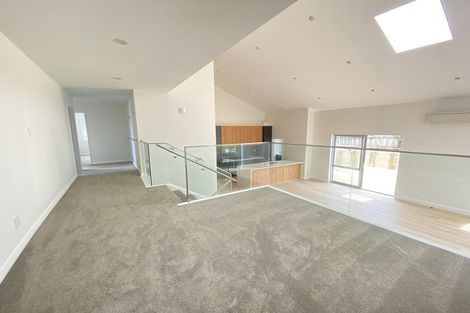 Photo of property in 22 Lorikeet Place, Unsworth Heights, Auckland, 0632