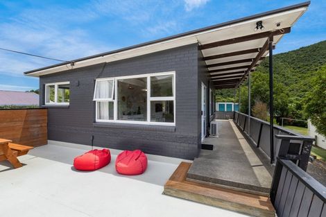 Photo of property in 30 Beach Road, Waikawa, Picton, 7220