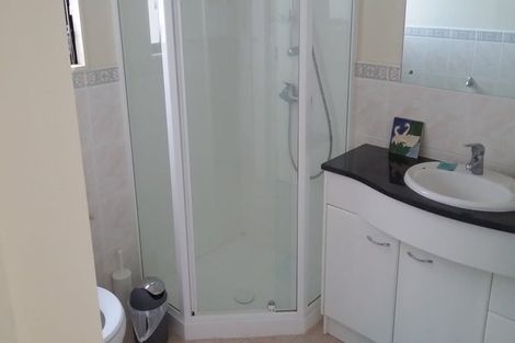 Photo of property in 28 Lorikeet Place, Unsworth Heights, Auckland, 0632