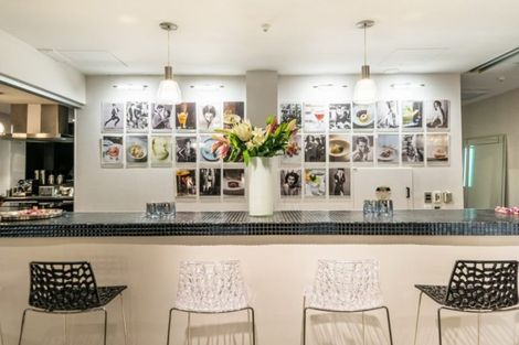 Photo of property in 3a/2 Saint Martins Lane, Grafton, Auckland, 1010