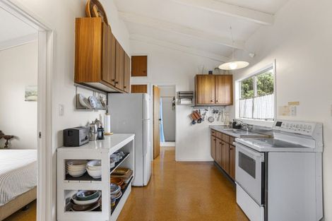 Photo of property in 36 North Piha Road, Piha, 0772