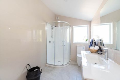 Photo of property in 27 Sunshine Boulevard, Sunnyvale, Auckland, 0612