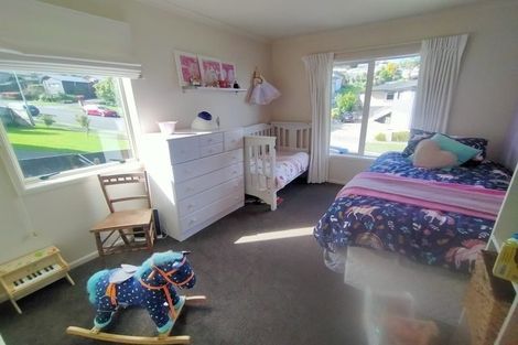 Photo of property in 32 Waldorf Crescent, Orewa, 0931