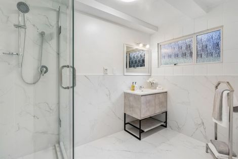 Photo of property in 21a Garadice Road, Rothesay Bay, Auckland, 0630