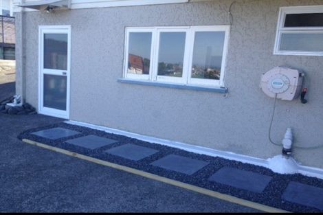 Photo of property in 179 Glenfield Road, Hillcrest, Auckland, 0627