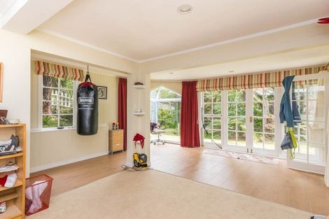 Photo of property in 467 Scenic Drive, Waiatarua, Auckland, 0612