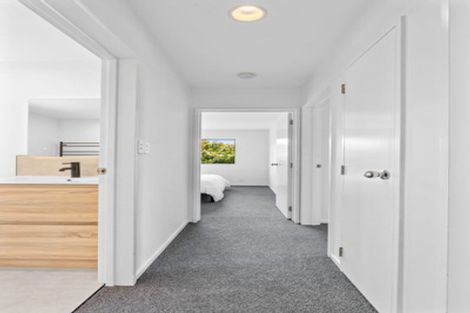 Photo of property in 69a Kervil Avenue, Te Atatu Peninsula, Auckland, 0610