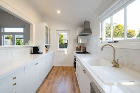 Photo of property in 23 Williams Street, Cambridge, 3434