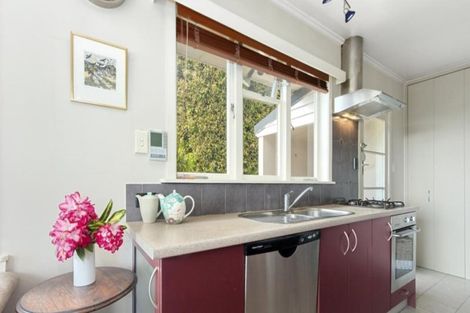 Photo of property in 298 East Coast Road, Forrest Hill, Auckland, 0620