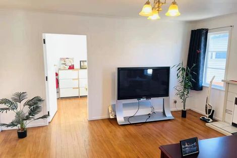 Photo of property in 10 Crystal Avenue, Glendene, Auckland, 0602