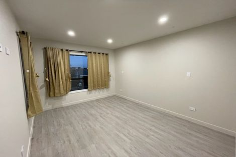 Photo of property in 128b Hutchinsons Road, Bucklands Beach, Auckland, 2014