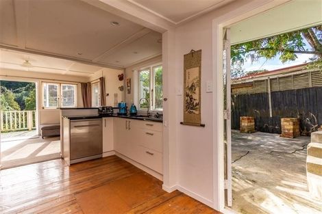 Photo of property in 8 Dorothy Road, Laingholm, Auckland, 0604